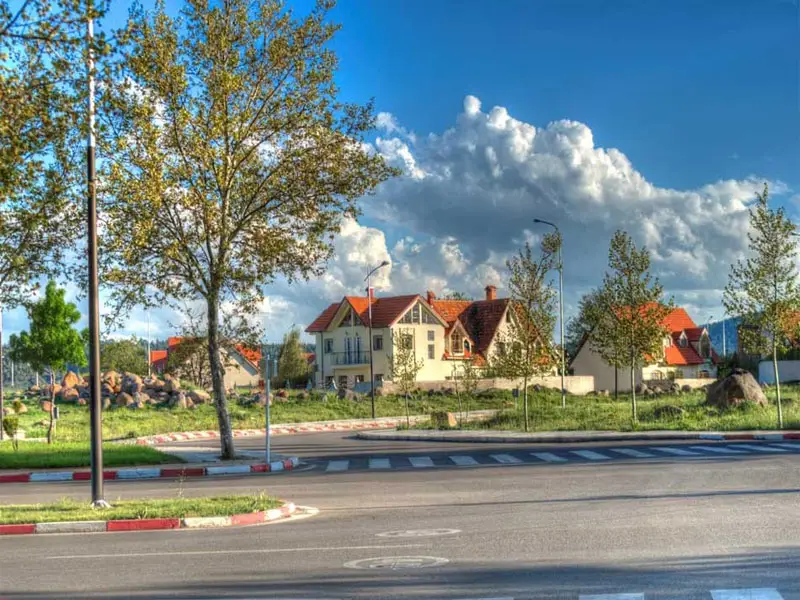 A few houses with trees in Ifran