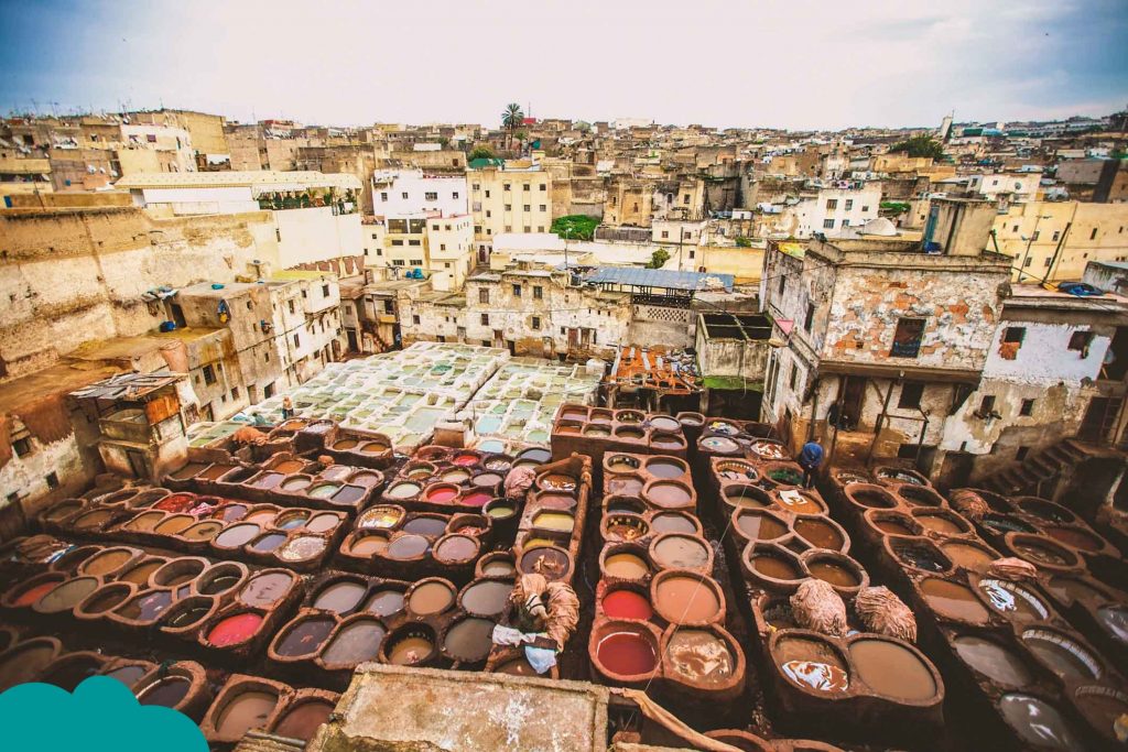 Solo traveler exploring the winding streets of Fès Medina – Solo Travel Morocco